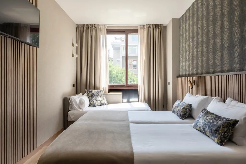 TRIPLE SUPERIOR Room, Acta Piramides, Madrid