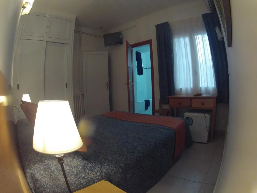 DOUBLE BASIC Room, Montserrat, Costa Brava