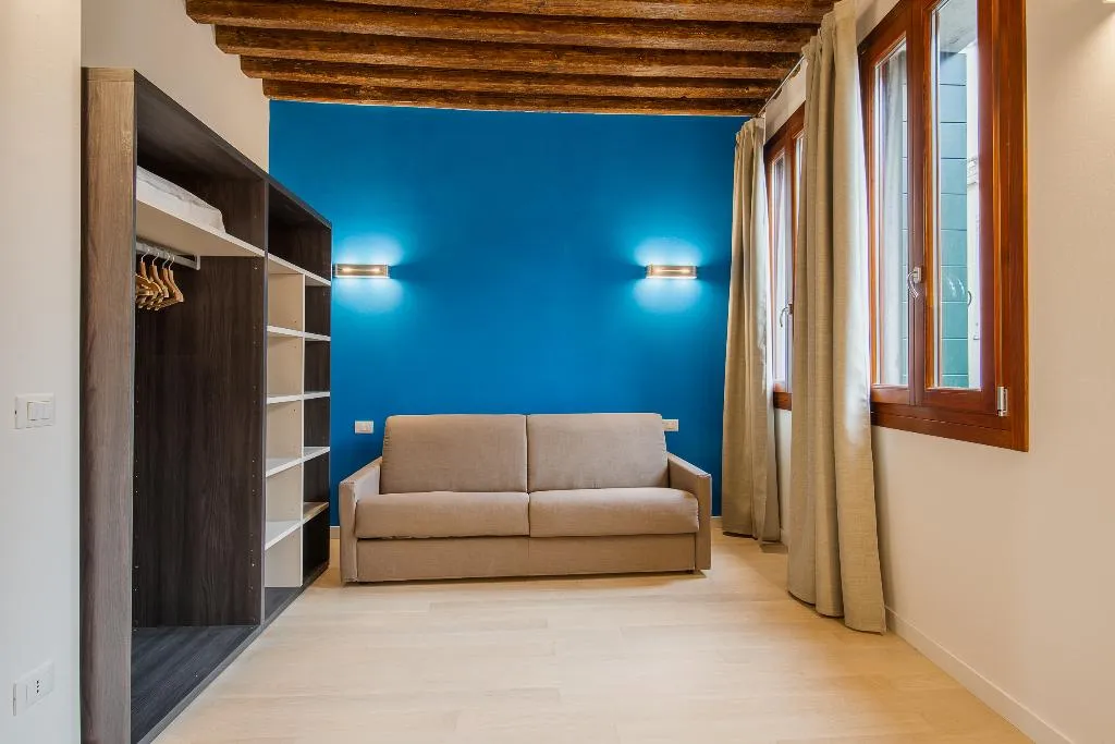 APARTMENT CAPACITY 4 ONE BEDROOM Room, Charming Palace Corte Del Teatro, Venice