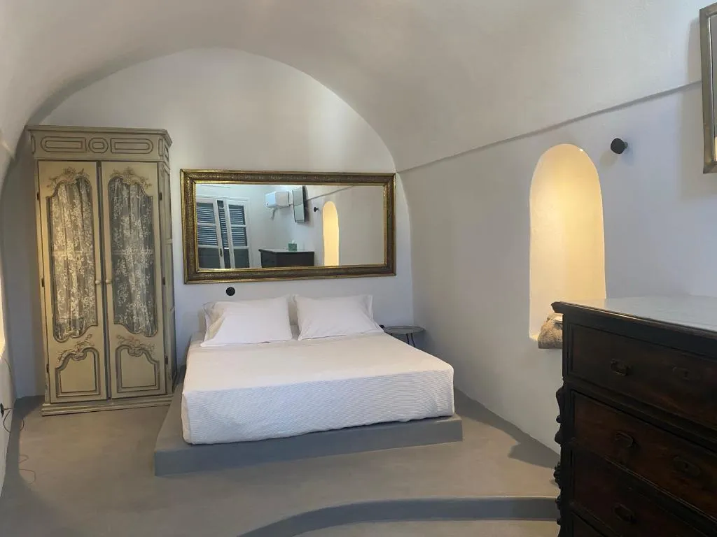 VILLA WITH JACUZZI Room, Ducato Wine Village, Santorini