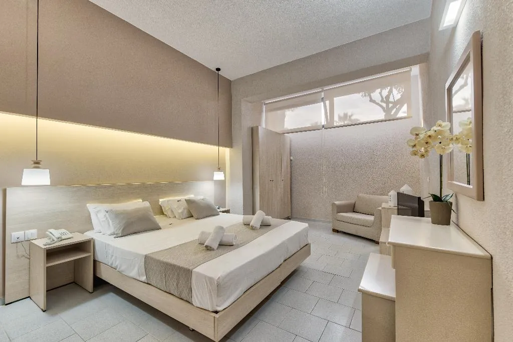 Room, Contessa, Zante
