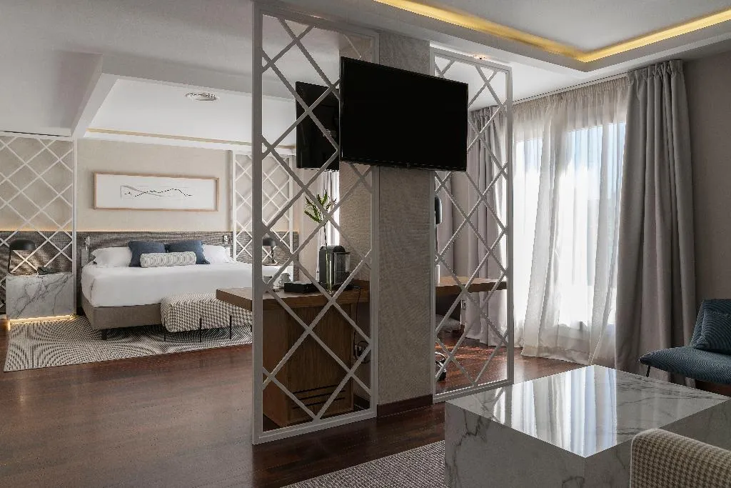 JUNIOR SUITE STANDARD Room, Vincci Soma, Madrid