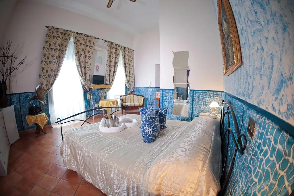 Room, Residence Confalone, Naples