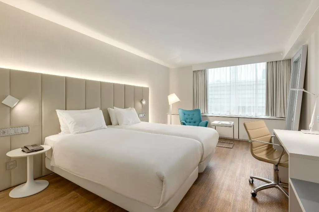 FAMILY ROOM CONNECTING ROOM Room, NH Utrecht, Amsterdam