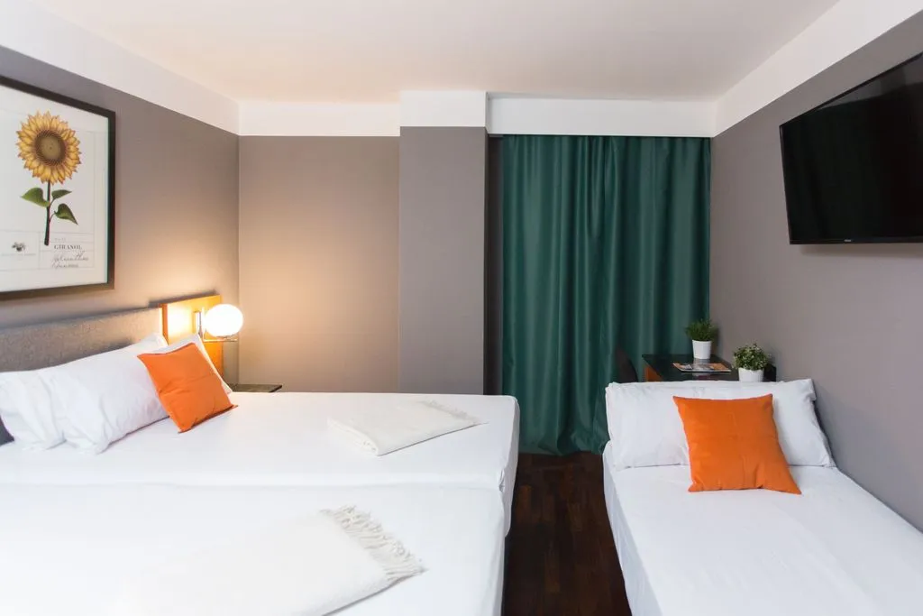 TRIPLE STANDARD Room, Malcom and Barret, Valencia