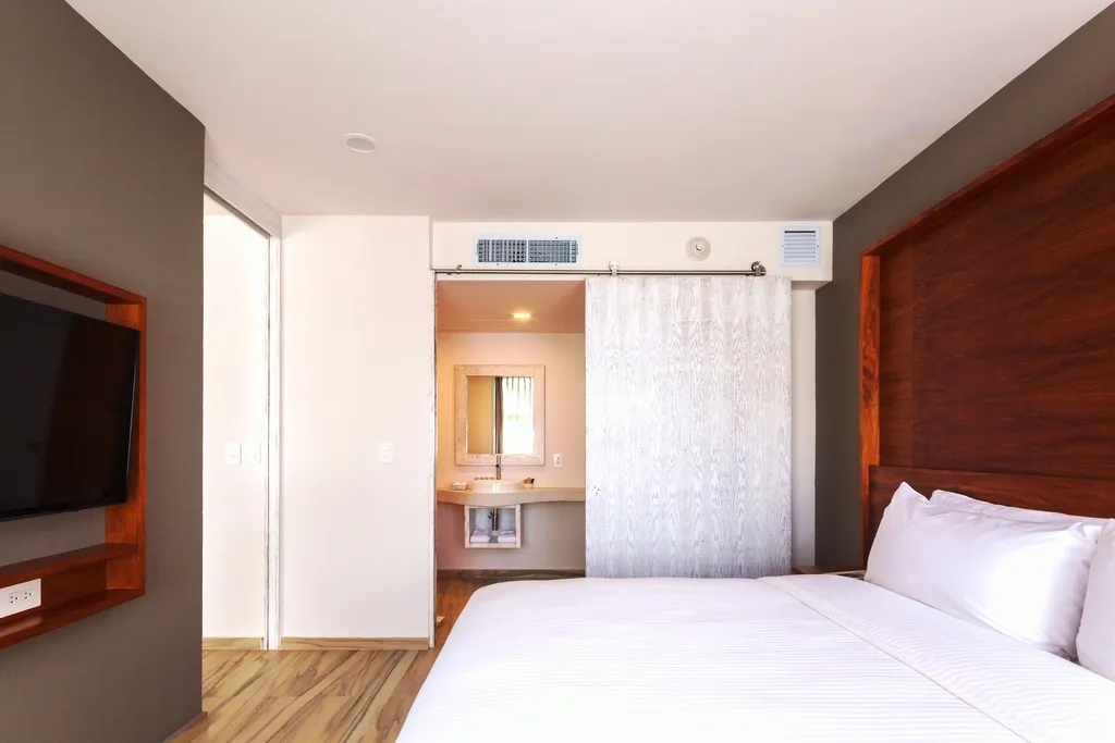 Room CLASSIC KING BED Room, Newport House Playa, Playa Del Carmen