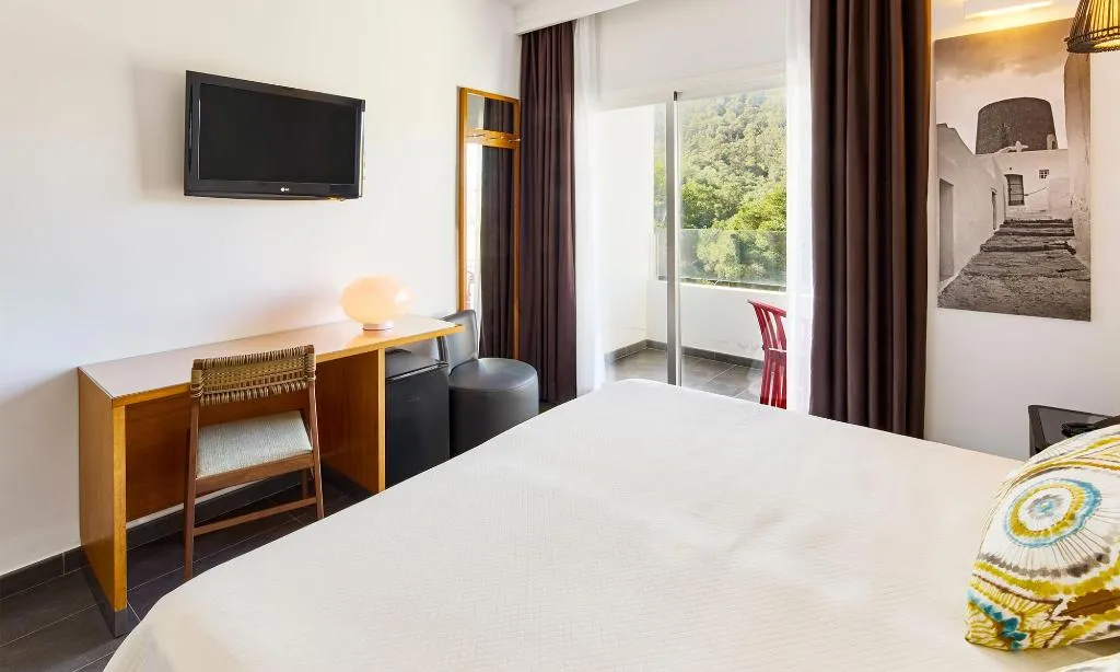 DOUBLE SINGLE USE DELUXE Room, Palladium Hotel Cala LLonga, Ibiza