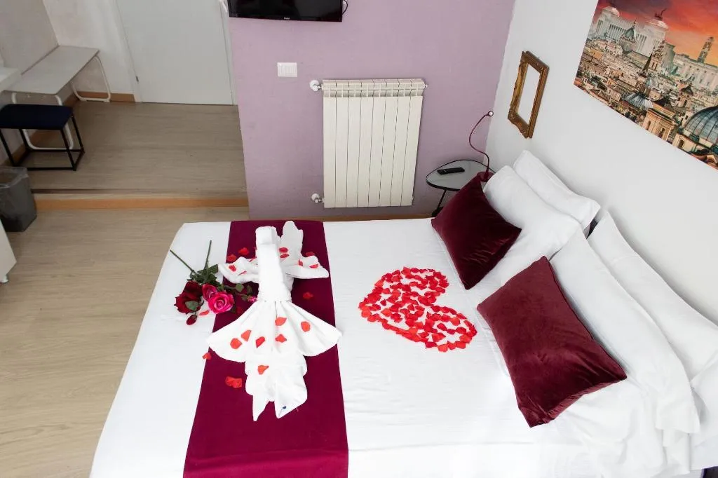 Room, Arthouse, Naples
