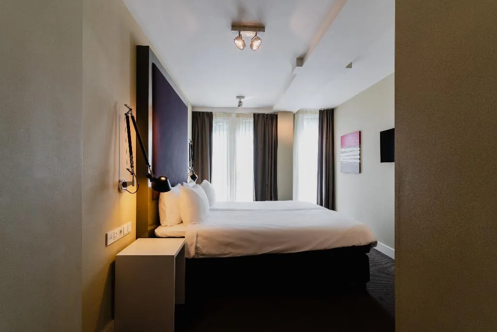 QUADRUPLE STANDARD Room, Hotel Roemer, Amsterdam