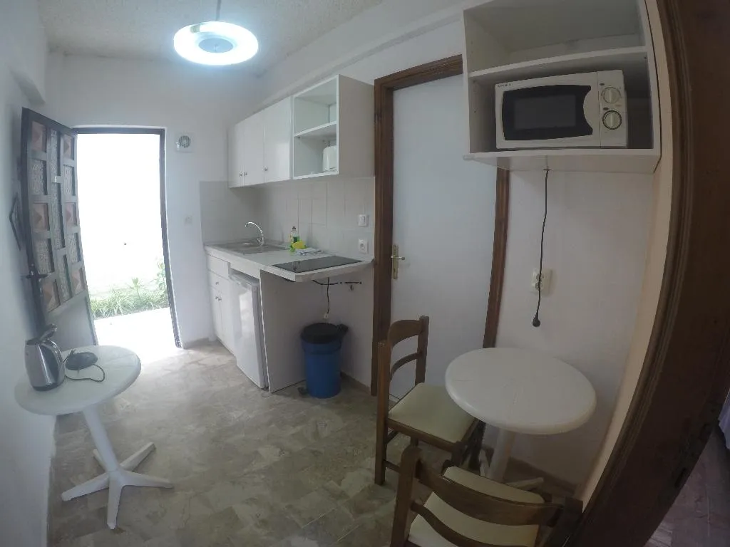 STUDIO SEA VIEW CAPACITY 2 Room, Andromaches Holiday apartments, Corfu