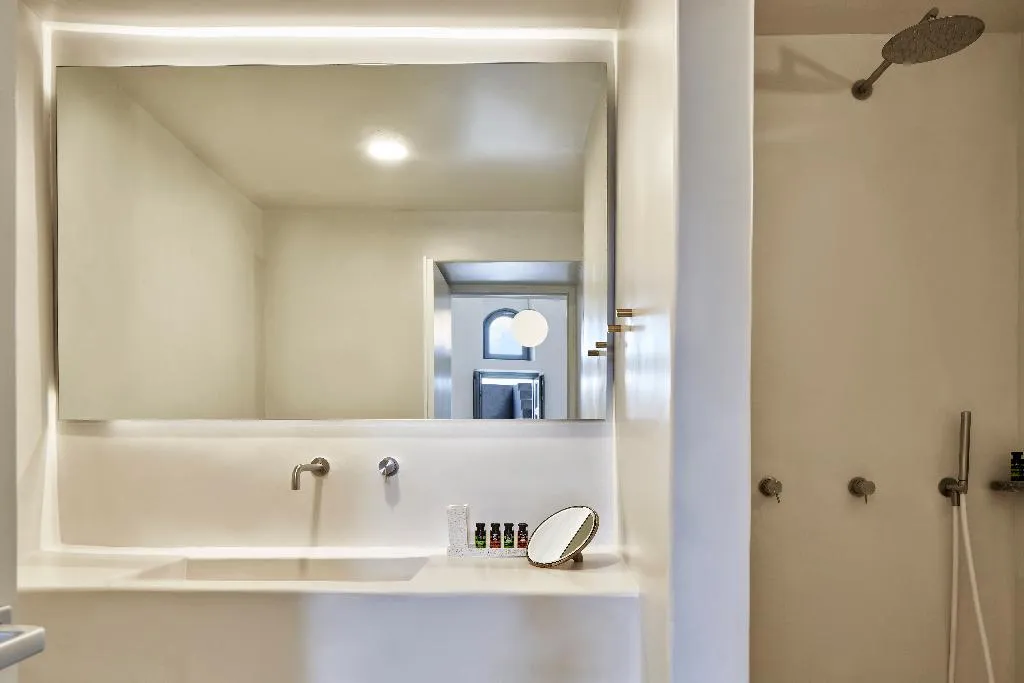 SUITE WITH JACUZZI Room, Old Castle Oia by Mr and Mrs White, Santorini