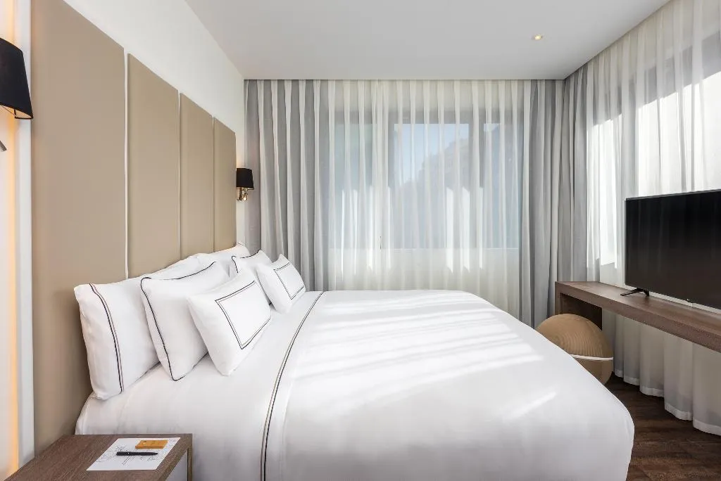 SUITE STANDARD Room, Melia Madrid Serrano, Madrid