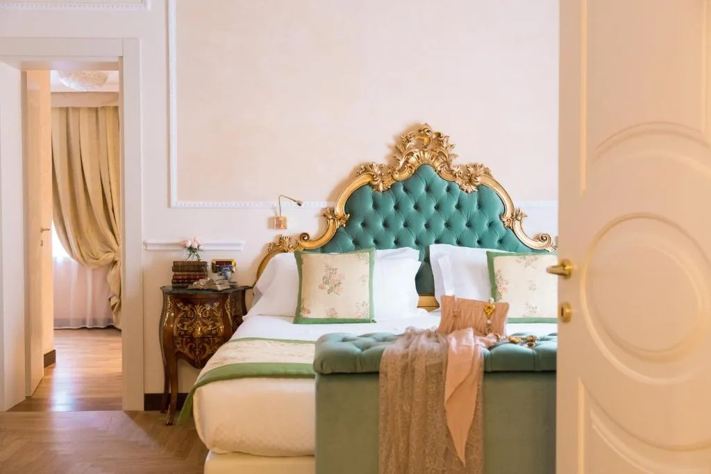 SUITE STANDARD Room, Bernini Palace, Florence