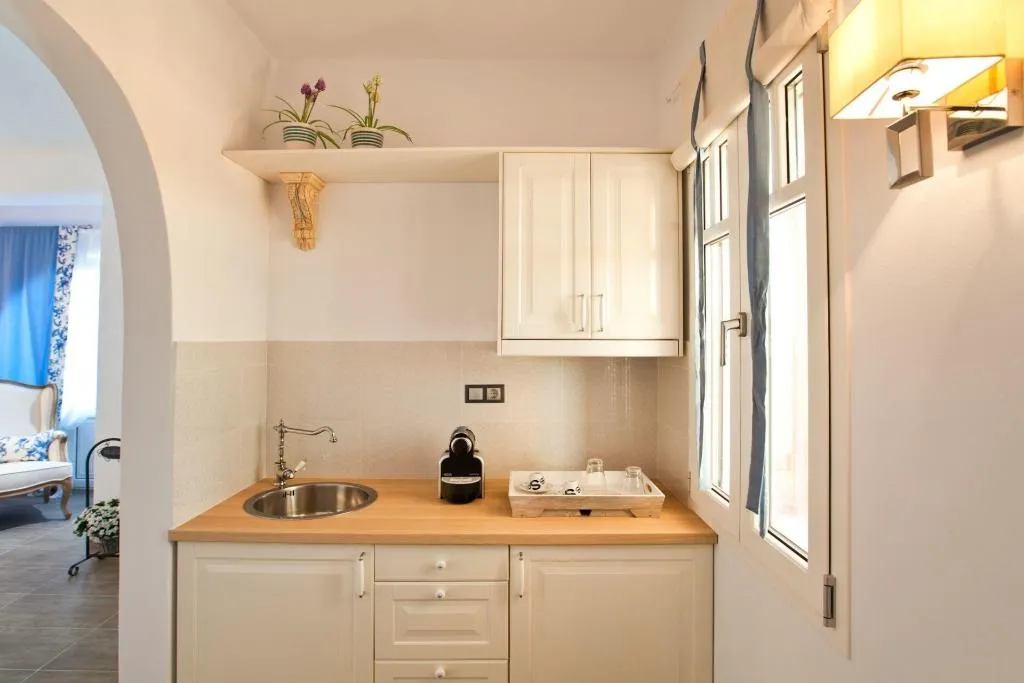 Room, Miland Suites, Santorini