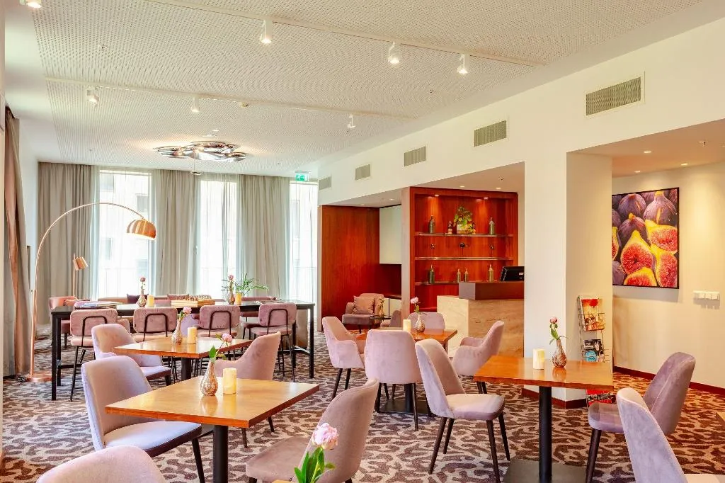 JUNIOR SUITE KING SIZE BED Room, Crowne Plaza Amsterdam-South, Amsterdam