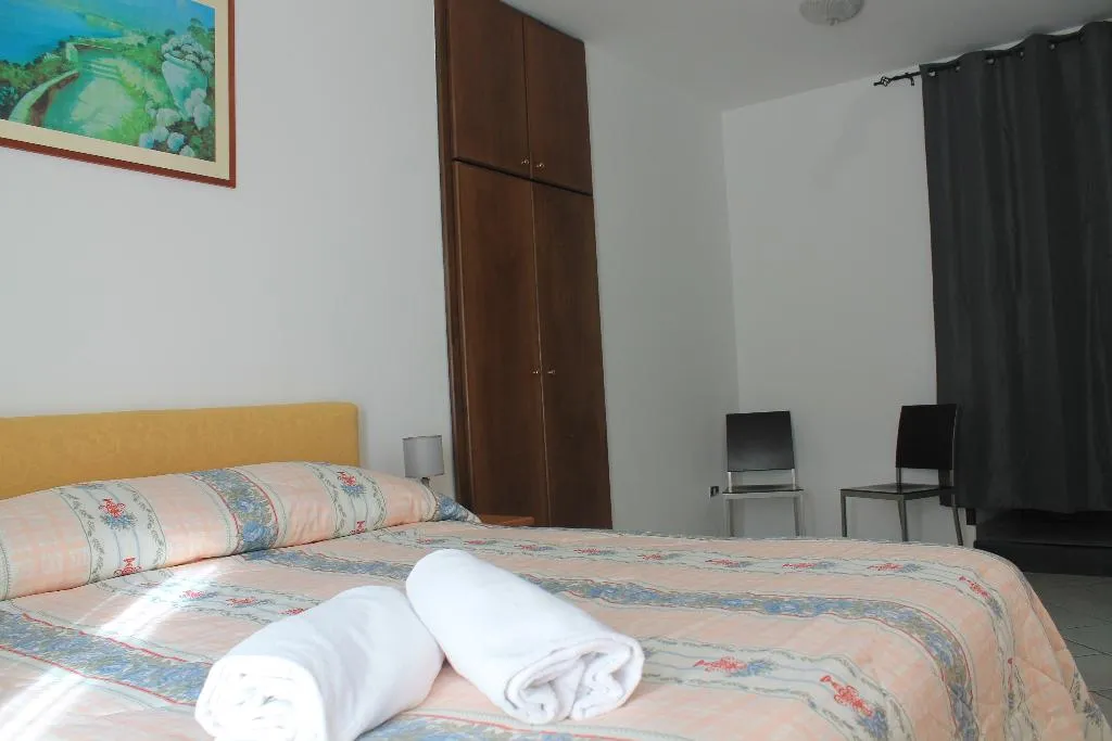 APARTMENT CAPACITY 2 Room, Il Casale Del Golfo, Naples