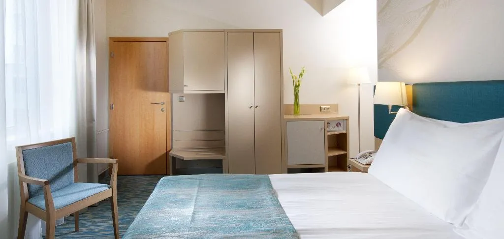 DOUBLE Accessible Room, Holiday Inn Prague Congress Centre, Prague
