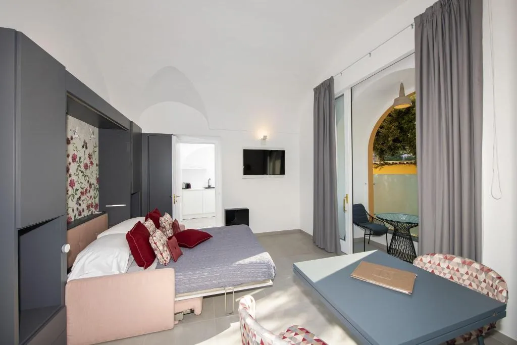 APARTMENT KING SIZE BED Room, Savoia, Naples