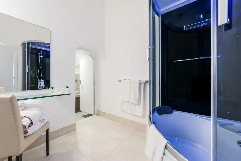 SUITE WITH PRIVATE POOL Room, Villa Magia, Naples