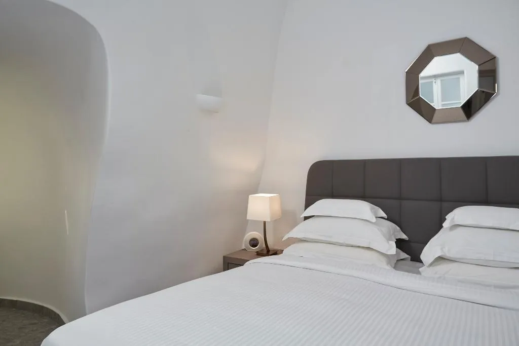 VILLA THREE BEDROOMS WITH PRIVATE POOL Room, Canaves Elefas Villas, Santorini