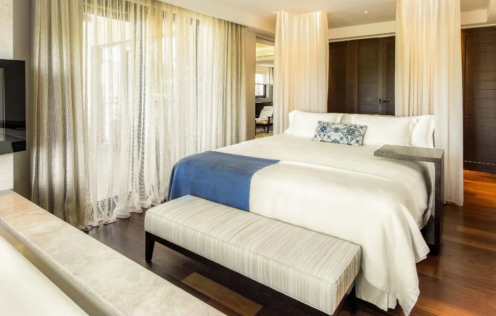 SUITE GRAND Room, The Romanos, A Luxury Collection Resort, Kalamata