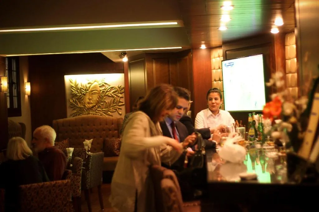 Bar, Golden Tulip Flamenco Cairo, Cairo