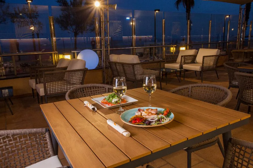 Bar, Hotel Monterrey Roses by Pierre & Vacances, Costa Brava
