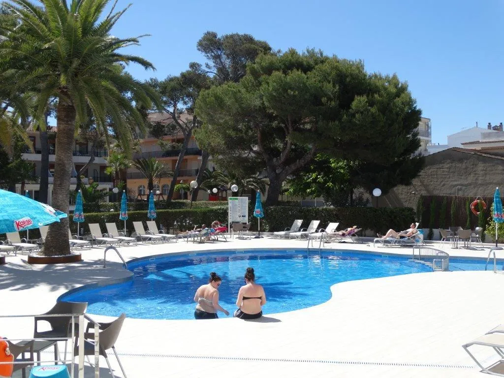 Pool, Maracaibo, Majorca