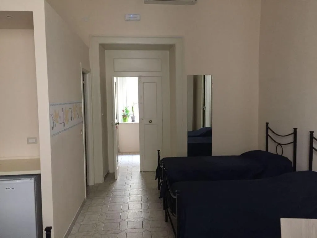 Room, B&B Catoledo, Naples