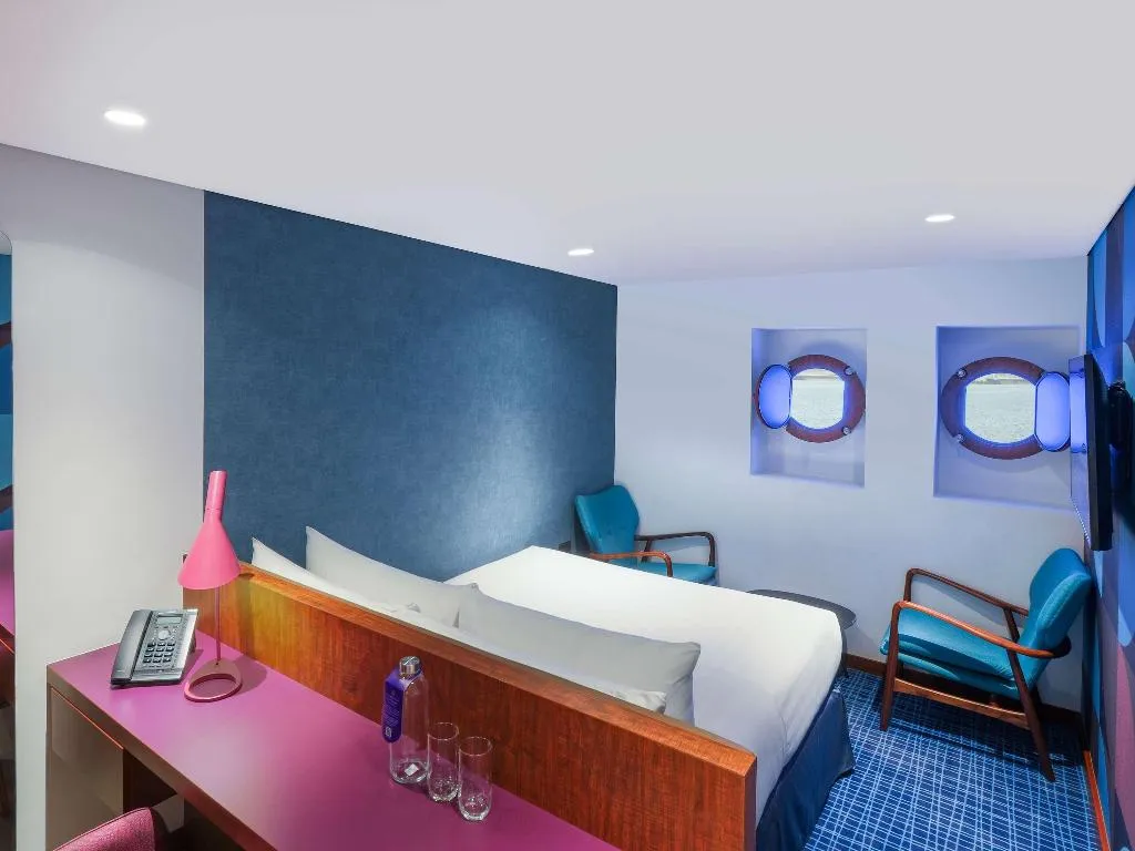 SINGLE STANDARD Room, Queen Elizabeth 2, Dubai