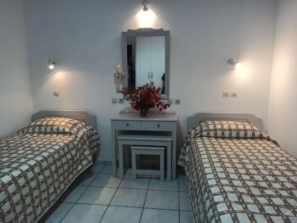 STUDIO CAPACITY 2 Room, Ancient Thera Studios, Santorini