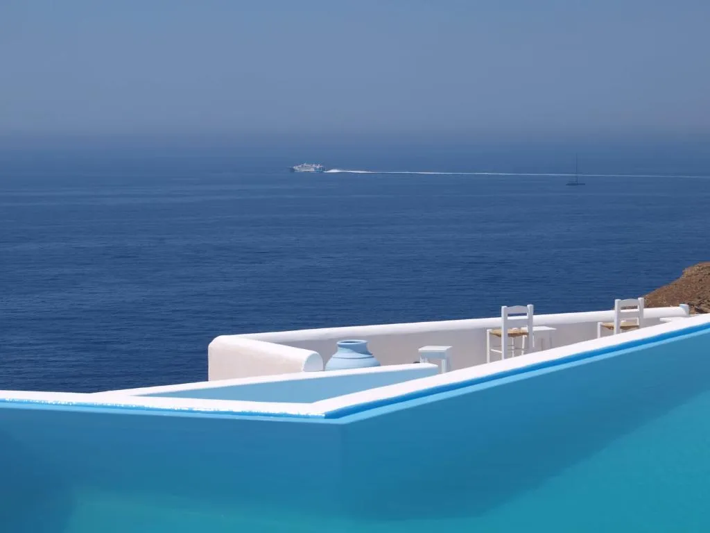 Pool, Petradi, Santorini