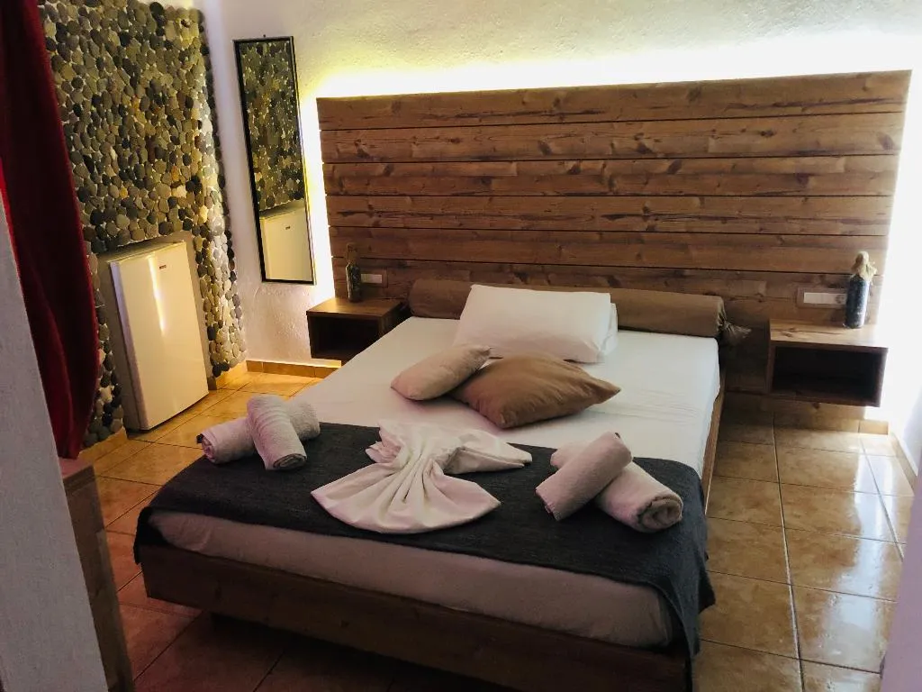 Double or Twin STANDARD Room, Villa Livadaros, Santorini