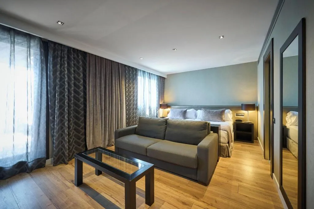 JUNIOR SUITE TWO DOUBLE BEDS Room, Catalonia Ramblas, Barcelona