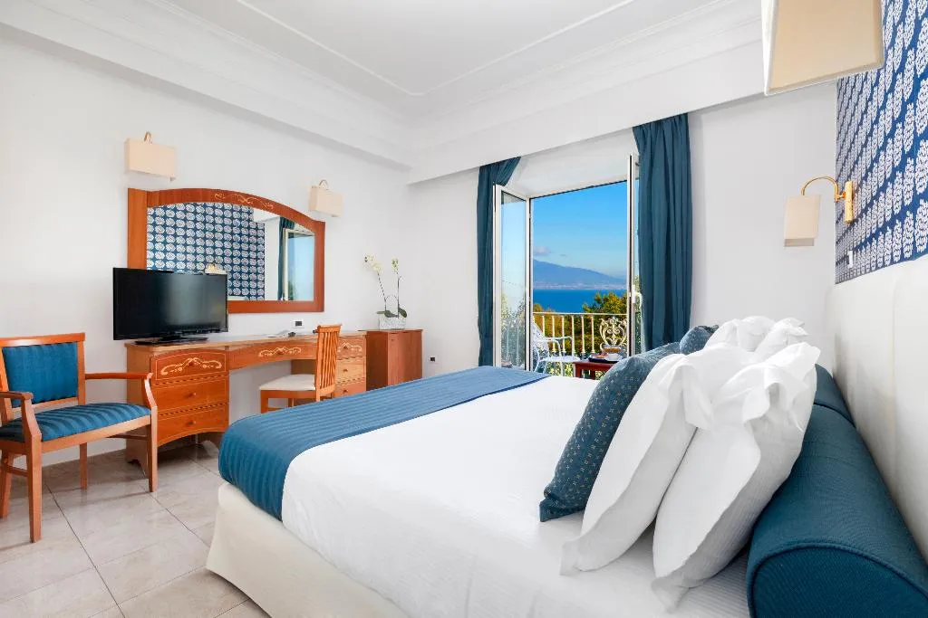 DOUBLE SUPERIOR SEA VIEW Room, Atlantic Palace, Naples