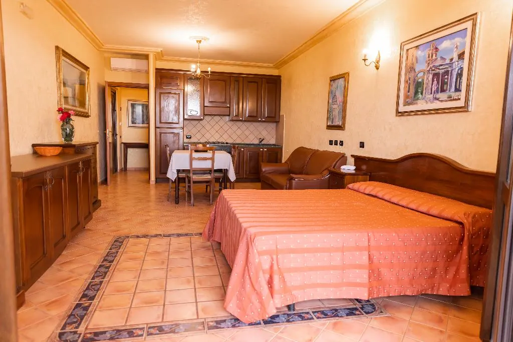 APARTMENT CAPACITY 5 Room, Triscinamare Hotel Residence, Palermo