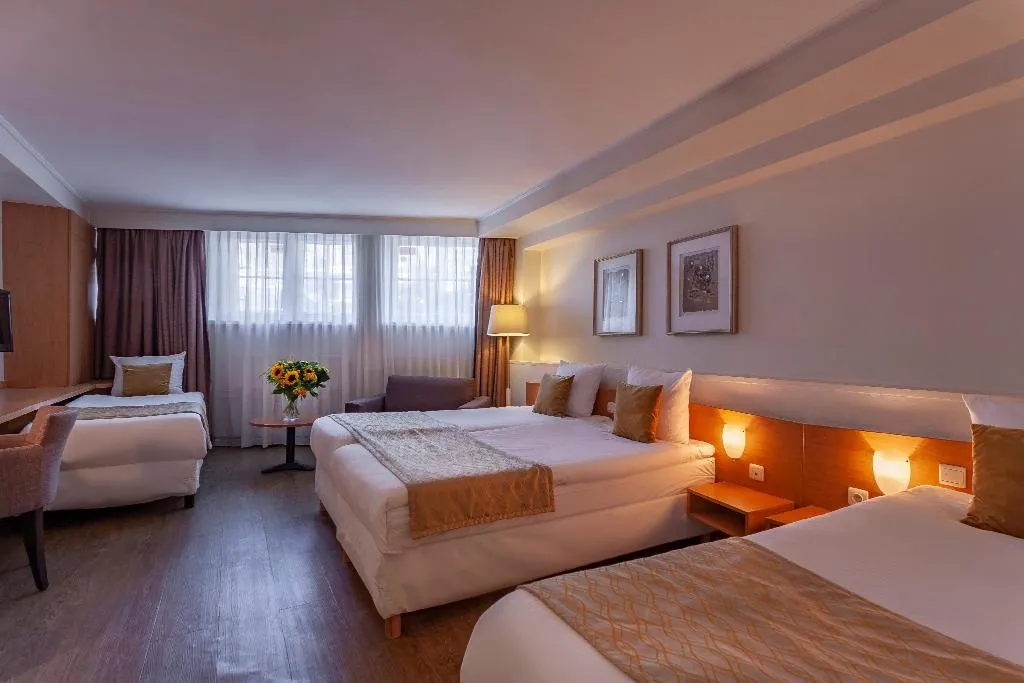 QUADRUPLE STANDARD Room, Avenue, Amsterdam