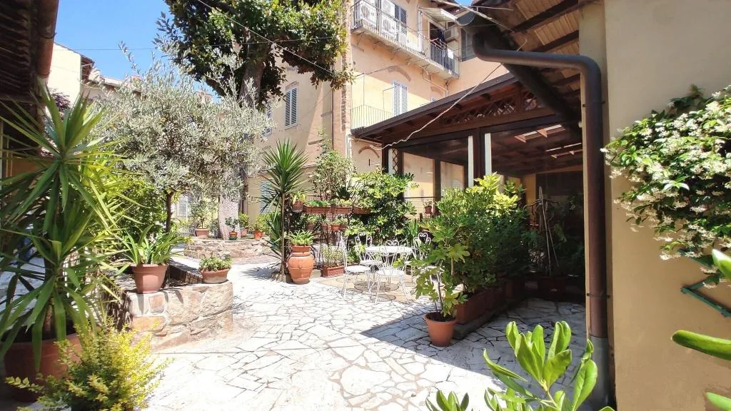 Terrace, Rita Major, Florence