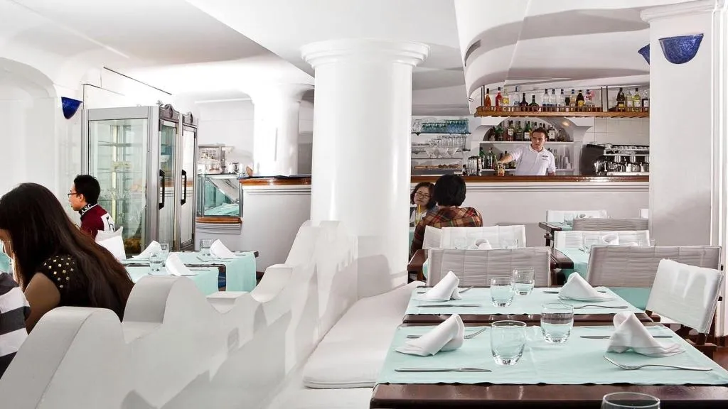 Bar, Covo dei Saraceni, Naples