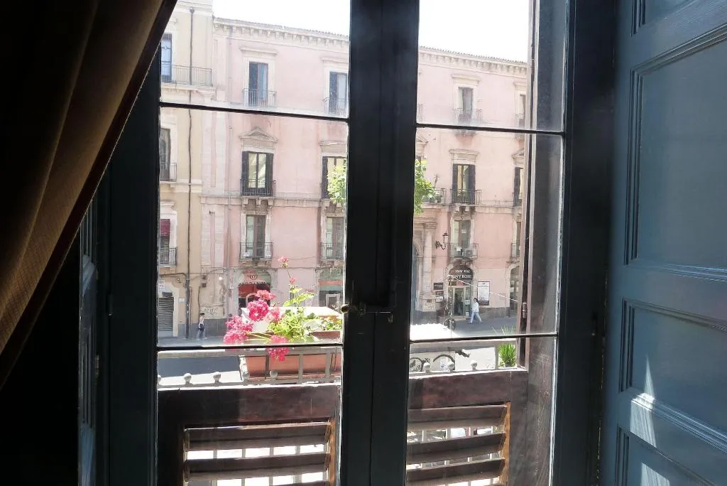 Room, Hoteletnea 316, Catania
