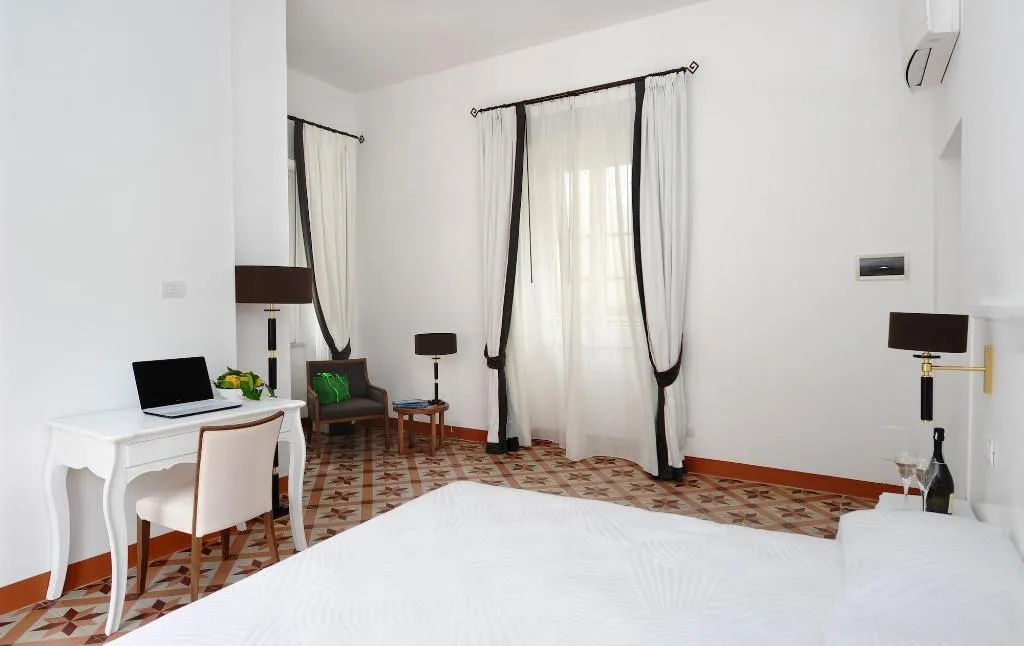 Room, Amalfi Luxury House, Naples