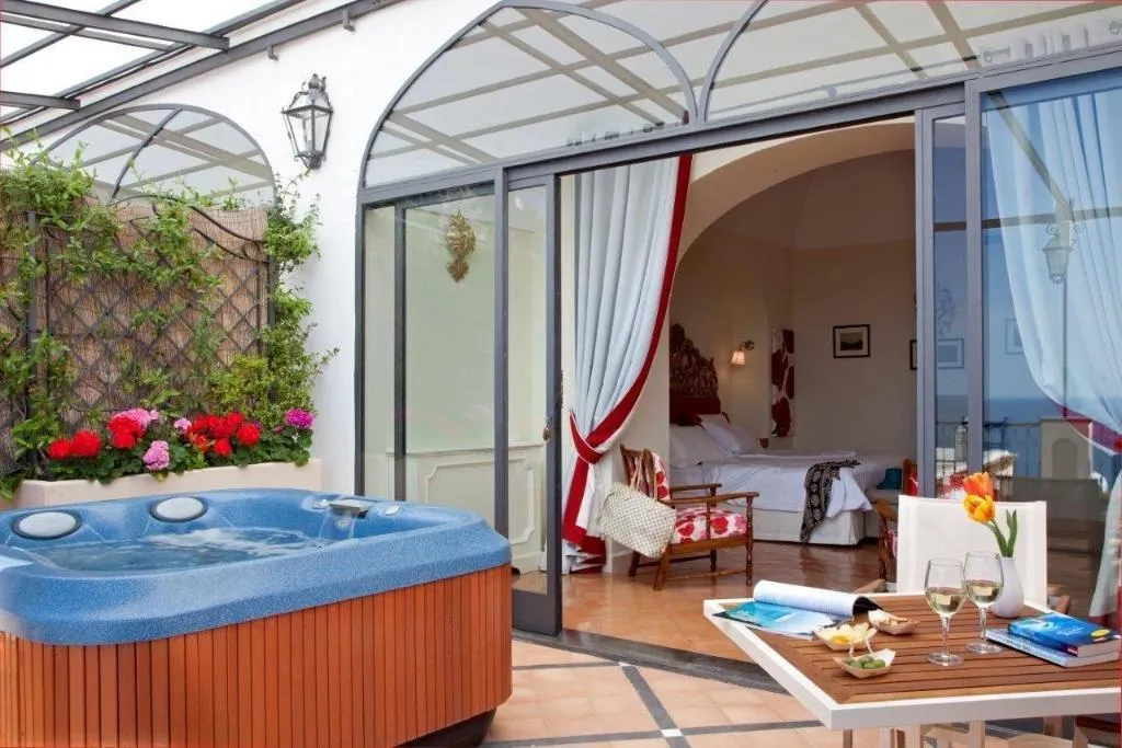 Room, Punta Regina, Naples