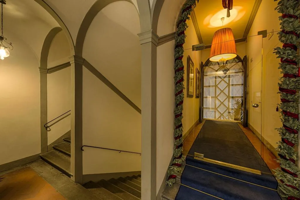 Lobby, Palazzo Guicciardini, Florence