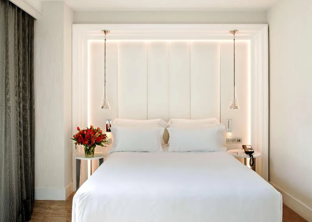 SINGLE STANDARD Room, NH Collection Barcelona Gran Hotel Calderón, Barcelona