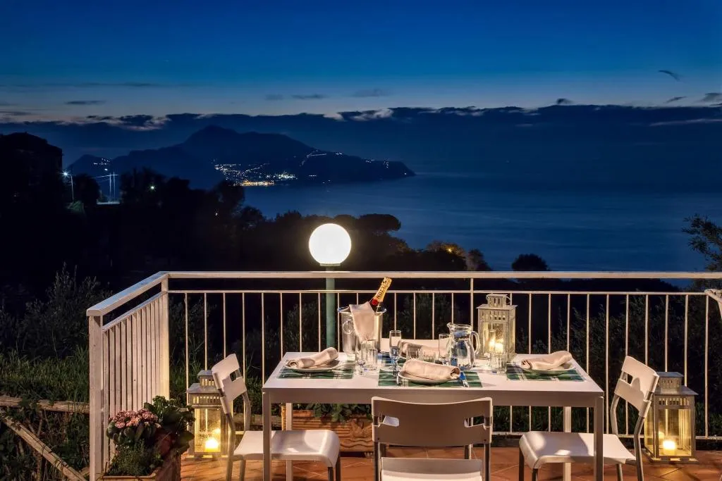 APARTMENT SEA VIEW KING BED Room, Gocce Di Capri  Residence, Naples