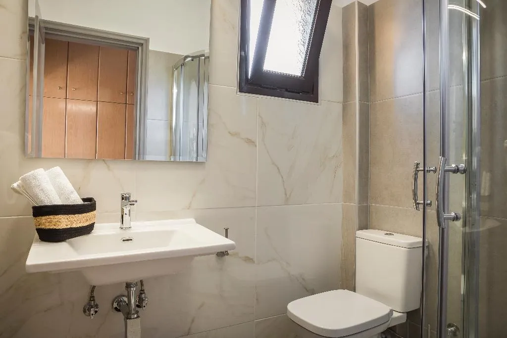 TWIN DELUXE GARDEN VIEW Room, Makis Hotel, Kefallinia