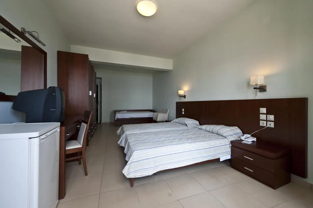 TRIPLE SIDE SEA VIEW Room, Skiathos Club Hotel & Suites, Skiathos