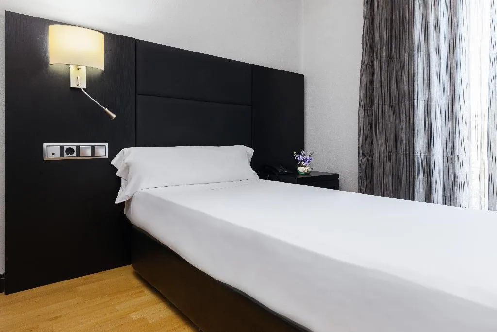 SINGLE STANDARD Room, Virgen de los Reyes, Seville