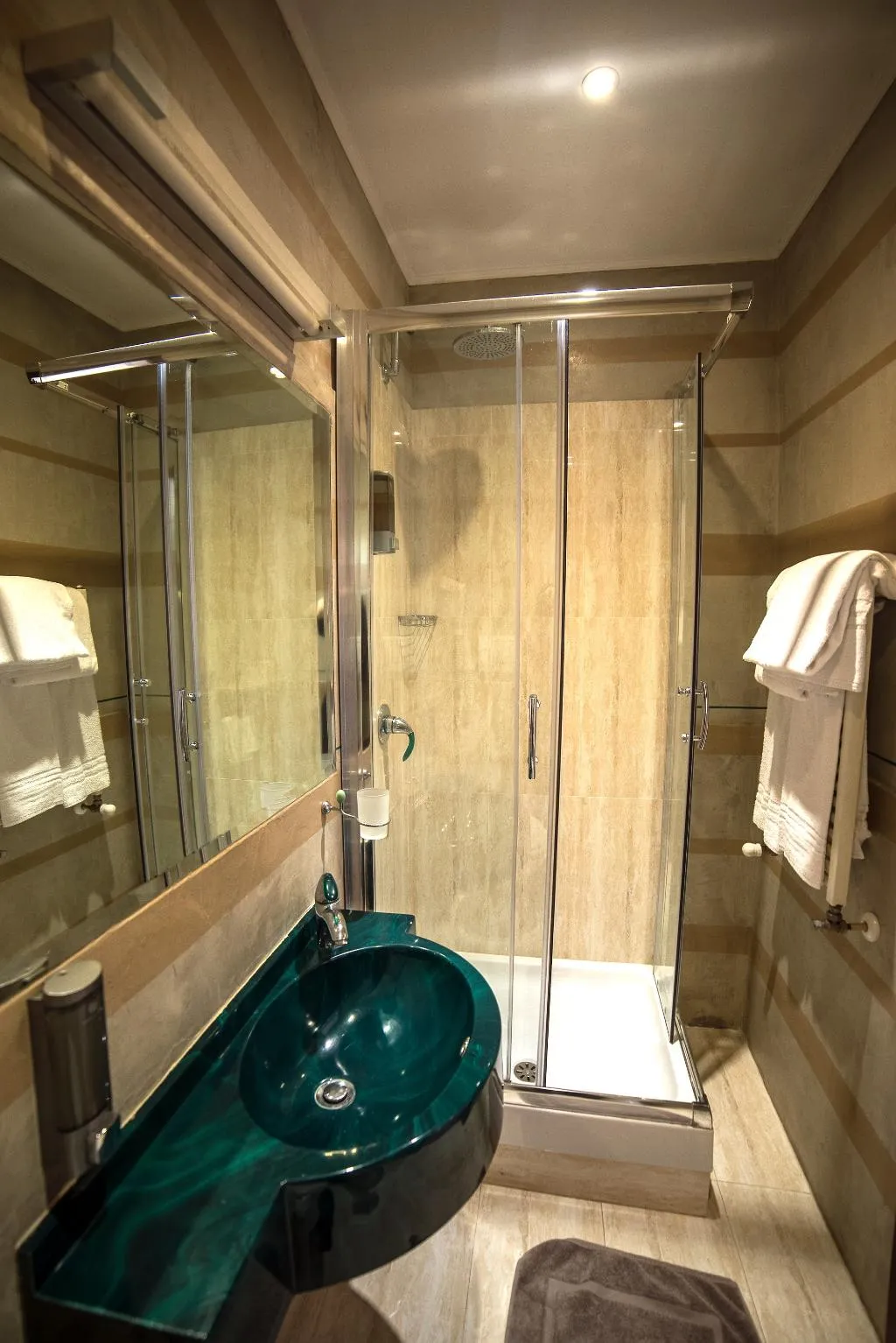 DOUBLE ECONOMY Room, Kent, Rome