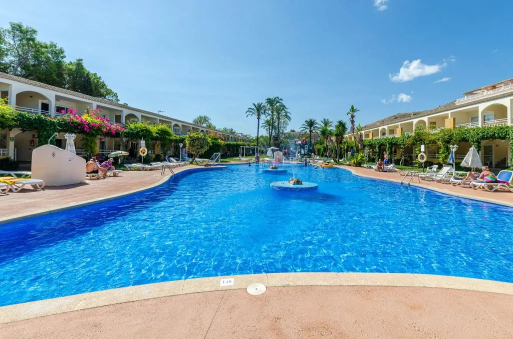 Pool, Mariner Club Apartments, Majorca